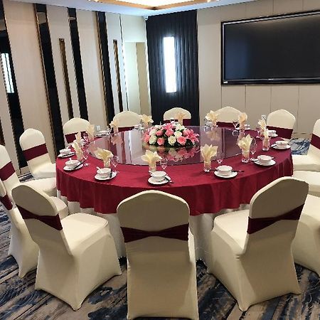 Holiday Inn Express Chengdu Tianhe Екстериор снимка