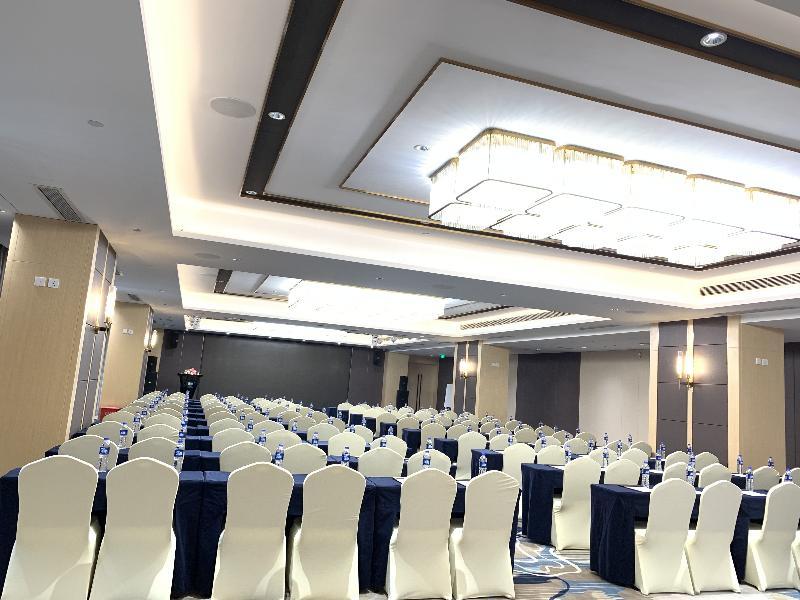 Holiday Inn Express Chengdu Tianhe Екстериор снимка