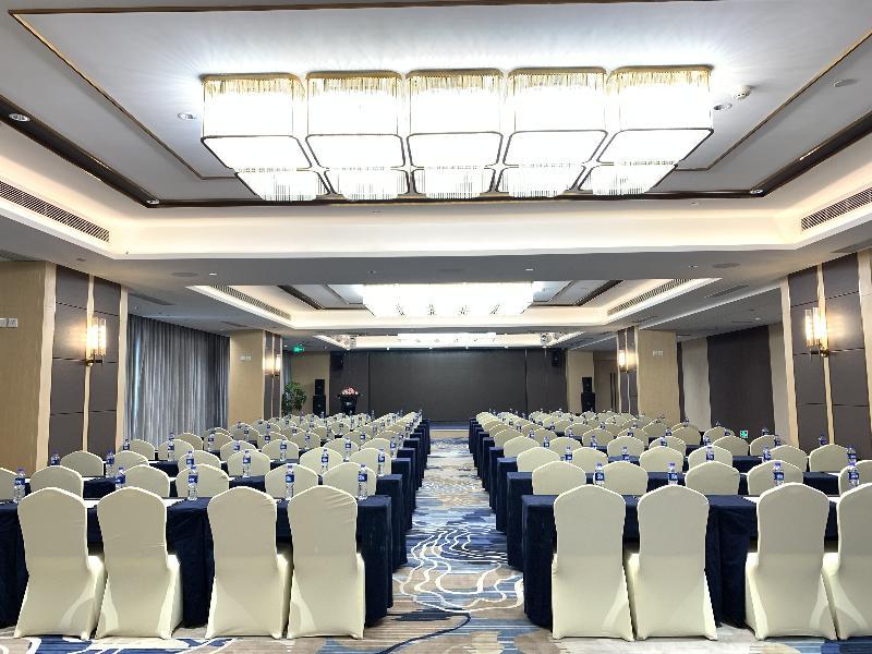 Holiday Inn Express Chengdu Tianhe Екстериор снимка