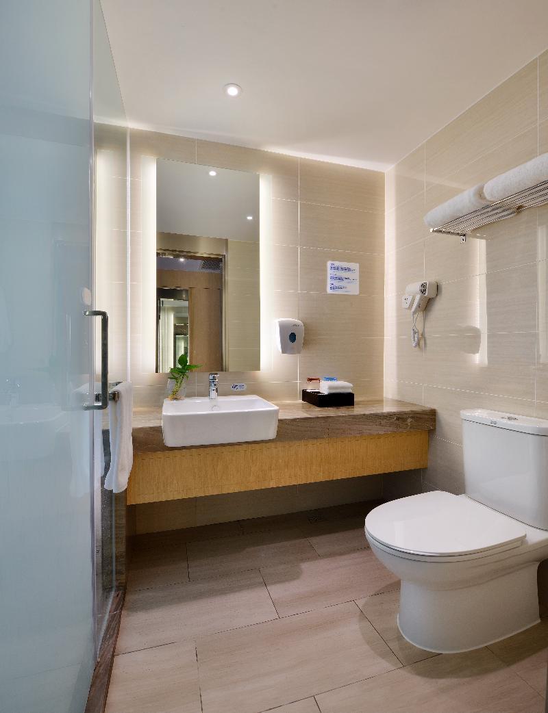 Holiday Inn Express Chengdu Tianhe Екстериор снимка